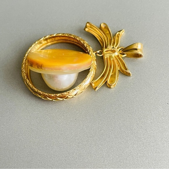 Estate 14k Yellow Gold Floating Mabe Pearl Ribbon Design Dangle Unique P… - Picture 7 of 9